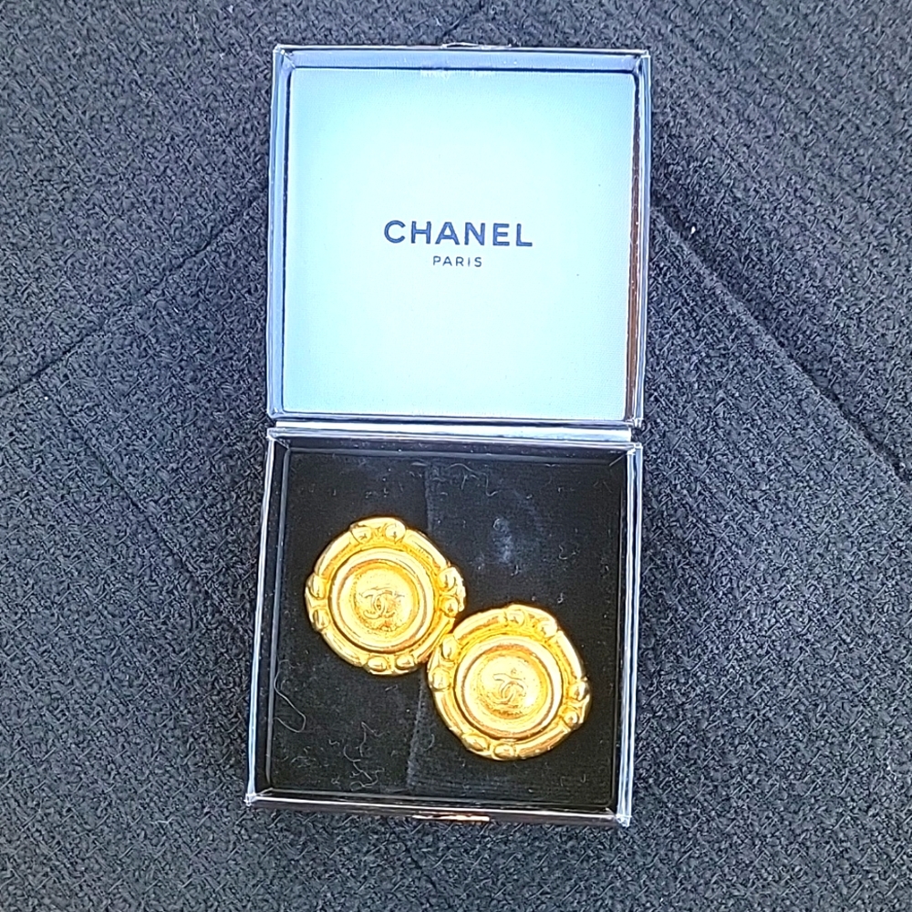 🔥Chanel clip on Vintage earring 24kt plated